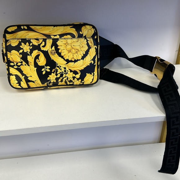 🔥🔥 Versace Baroque Fanny Pack - Picture 2 of 14